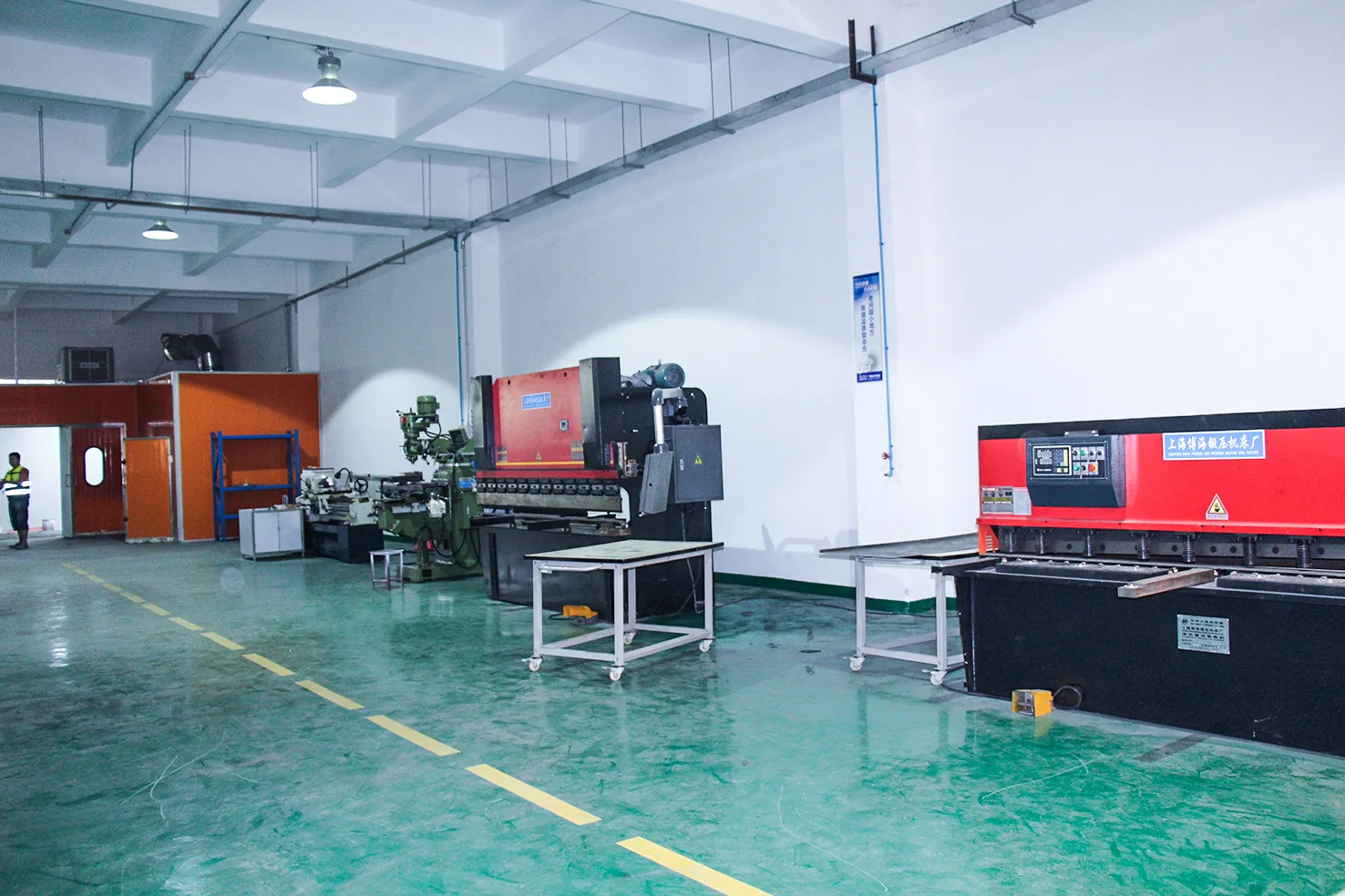 Bending & finishing equipment in GOMI’s Guangzhou workshop